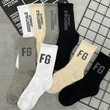 4 pairs Essentials Socks Men Sports Breathable Socks Long Tube Cotton Socks Skateboard Casual Men and Women Couples Fashion Sock