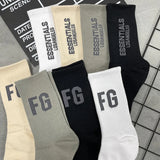 4 pairs Essentials Socks Men Sports Breathable Socks Long Tube Cotton Socks Skateboard Casual Men and Women Couples Fashion Sock